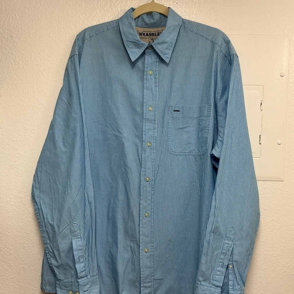 Wrangler Men's Blue Pinstripe Long Sleeve Button-Down Shirt